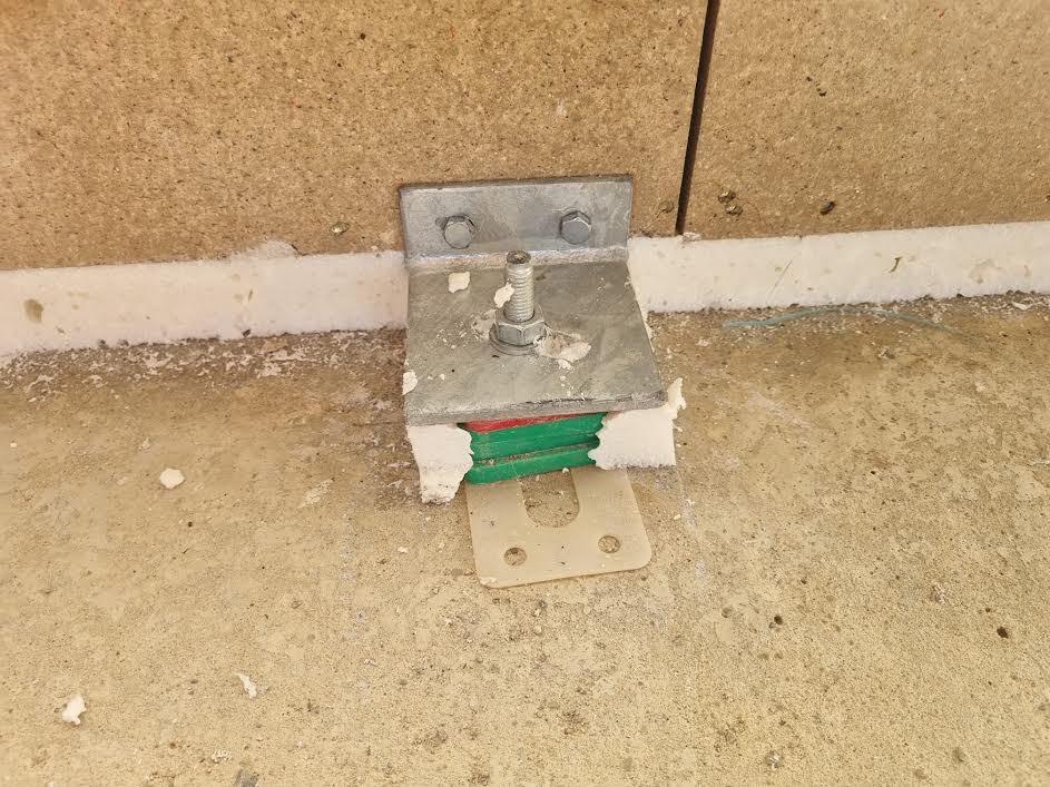 Proviseal Flexfoam wordt aangebracht in een aansluiting